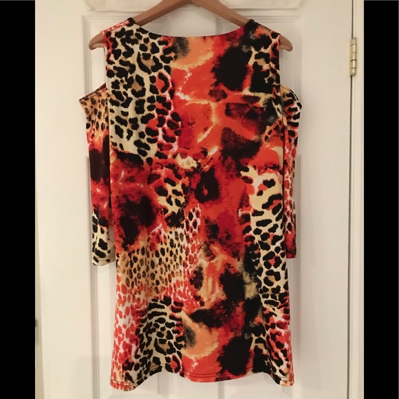 Victoria Collection cold shoulder top - Picture 2 of 6